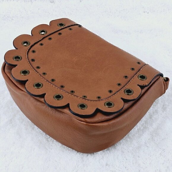 Madden Girls Camel Brown Faux Leather Scalloped Saddle Bag Crossbody Tassel - Picture 11 of 16